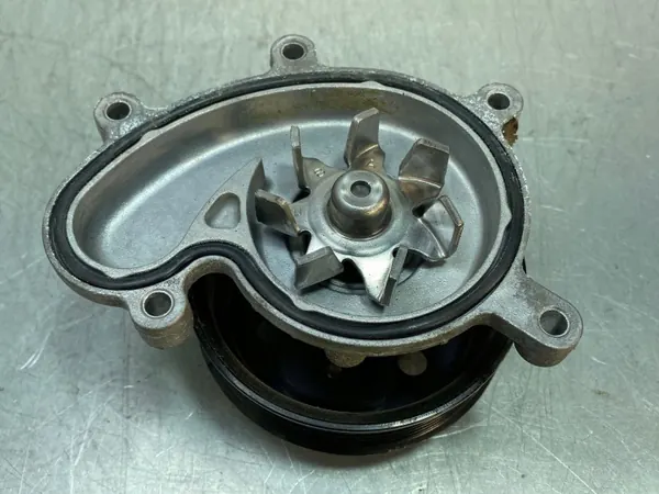 Pompe à eau Subaru OE OEM FBZ25631 - Occasion image 3