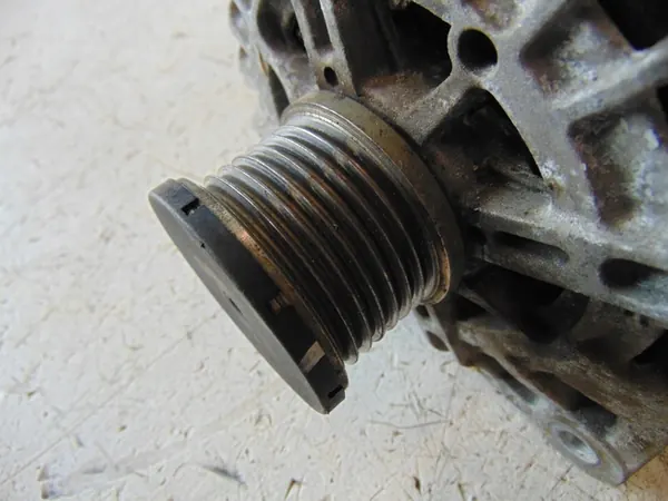 RENAULT KANGOO II LIFT 1.2 TCE Vaihtovirtageneraattori 231007033R image 3