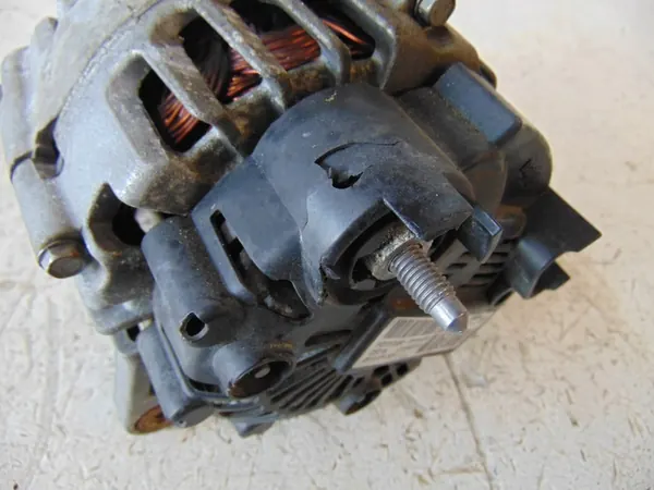 RENAULT KANGOO II LIFT 1.2 TCE Vaihtovirtageneraattori 231007033R image 6