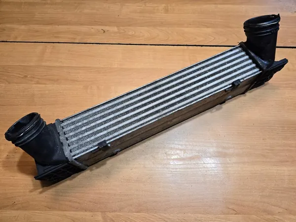 BMW E82 E87 E84 E90 E91 E92 Intercooler 7798788 image 2