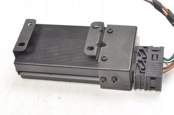 BMW E46 Harman Kardon Vahvistin OEM 6946987 image 4