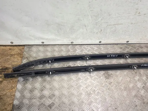 Barras de techo Jaguar F-Pace OEM FBZ19264 - Usado image 5