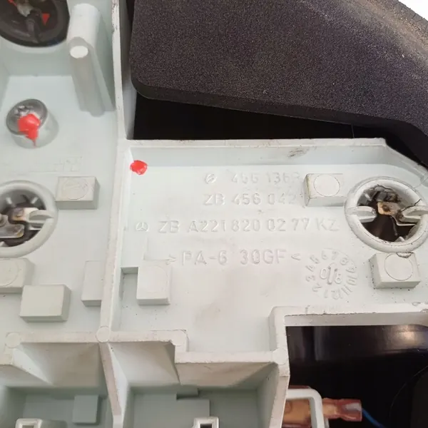 Mercedes-Benz OE A2218200266 rechter achterlicht image 10