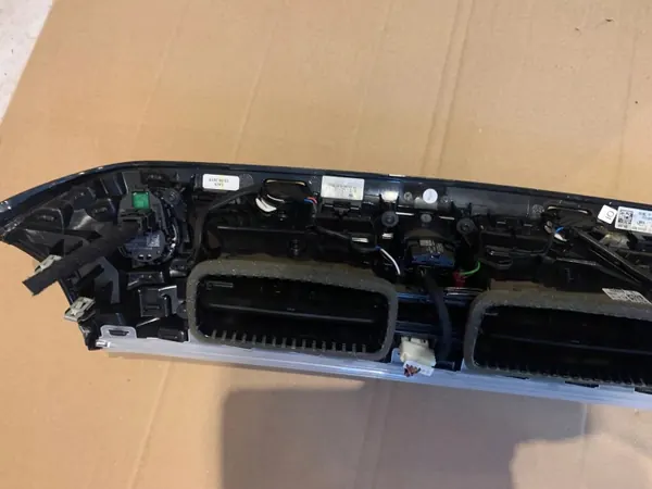 Consola salpicadero BMW X5 F15 OEM 1234567 image 9