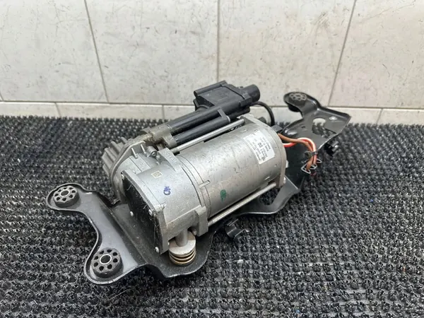 BMW X5 F15 Rear Air Suspension Compressor 20202410 image 1