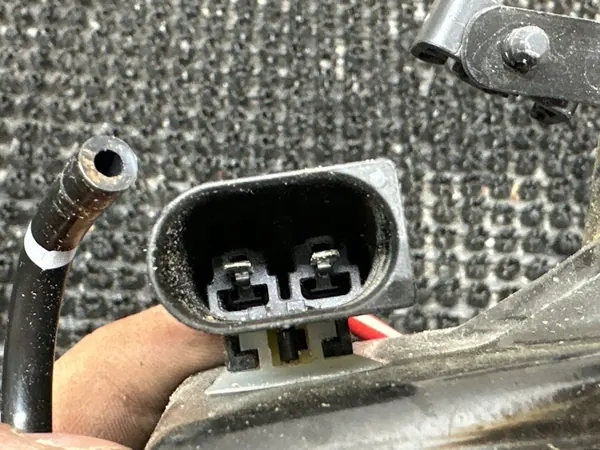 BMW X5 F15 Rear Air Suspension Compressor 20202410 image 5