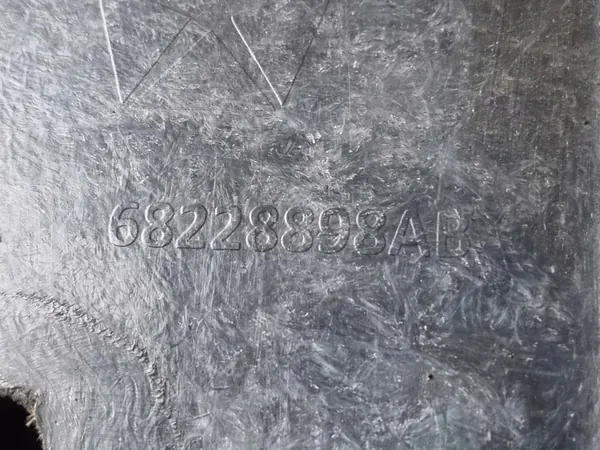 Brandstoftankbescherming Dodge Challenger 2018 68228897AB image 4