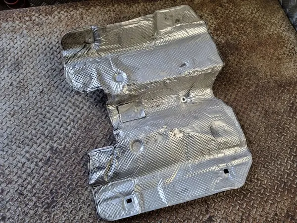 Brandstoftankbescherming Dodge Challenger 2018 68228897AB image 9