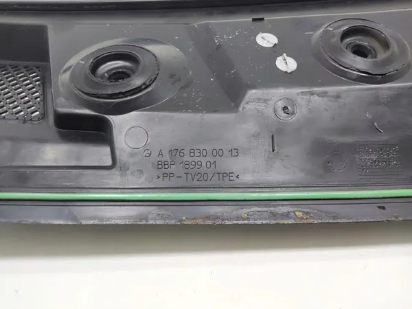 Pare-brise supérieur plastique OEM A1768300013 Mercedes A-Class image 7