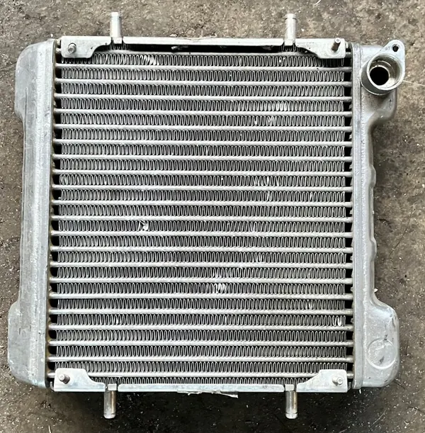 Mercedes Oljekylare OEM A1975001600 - Begagnad image 2