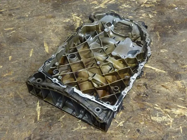 AUDI A3 8P GOLF VI GTI Oljetank 06J103603AF image 3