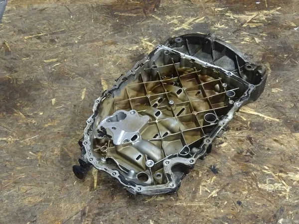 AUDI A3 8P GOLF VI GTI Oljetank 06J103603AF image 4