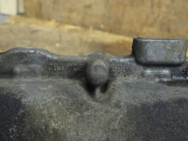 AUDI A3 8P GOLF VI GTI Oljetank 06J103603AF image 5