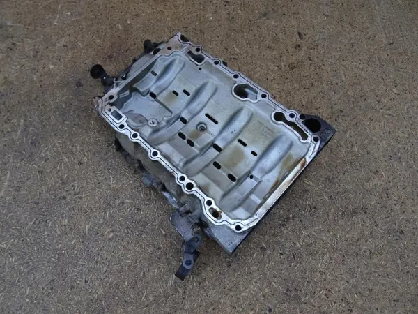 AUDI A3 8P GOLF VI GTI Oljetank 06J103603AF image 7