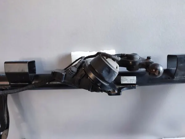 Engate OEM 5LG803881C para Skoda Enyaq - Usado image 3
