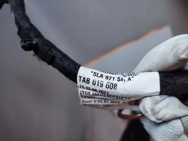 Engate OEM 5LG803881C para Skoda Enyaq - Usado image 8