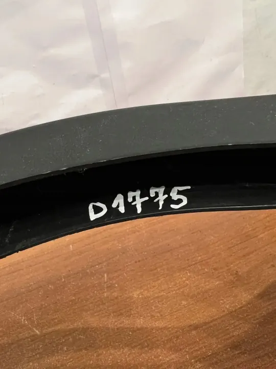 Piezas de acabado Mercedes-Benz OE D1775 - Estado usado image 3