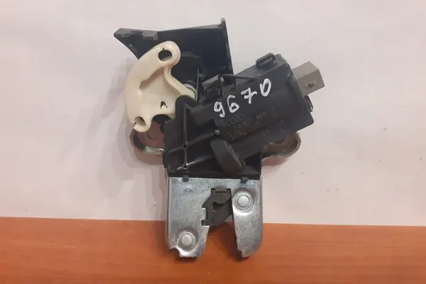 Bagagelås AUDI A8 (4H_) 4F5827505B image 5