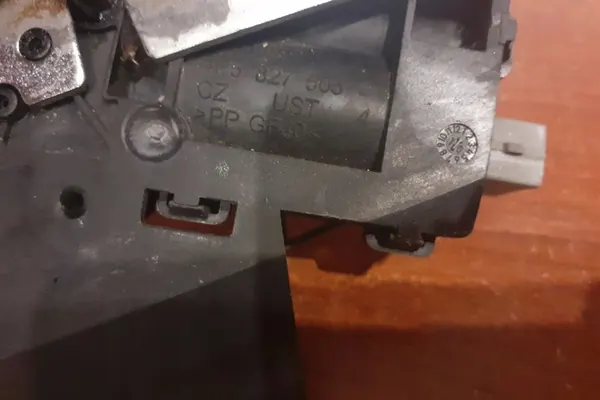 Bagagelås AUDI A8 (4H_) 4F5827505B image 7