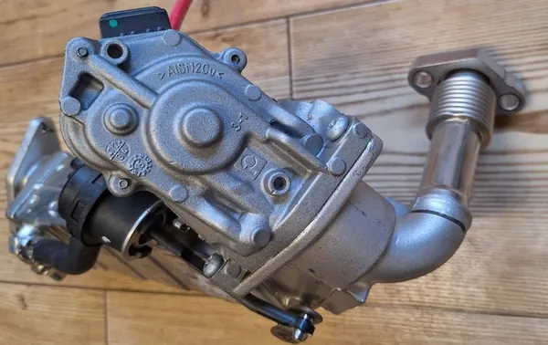 BMW F48 F39 X1 MINI F56 F57 F60 Enfriador EGR OE image 3