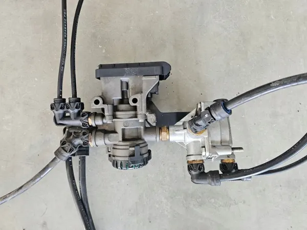Scania EBS enkele modulator OEM 2653379 - Gebruikt image 2