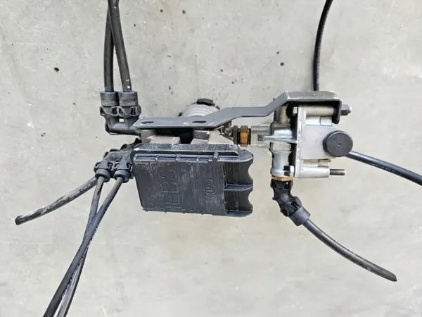Scania EBS enkele modulator OEM 2653379 - Gebruikt image 3