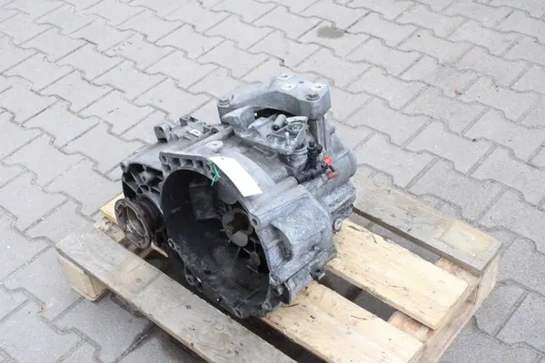 Volkswagen PASSAT B6 2008 KDN 02Q300042 Vaihteisto image 3