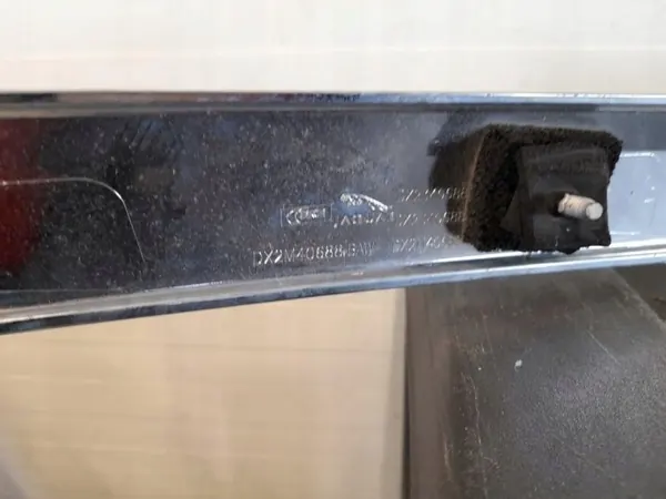 Barra luz matrícula trasera OEM 1234 Toyota Avensis image 3