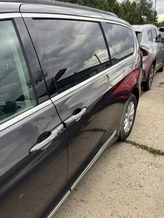 Reparo de Porta Chrysler Pacifica 2017-2021 Direita OEM image 2