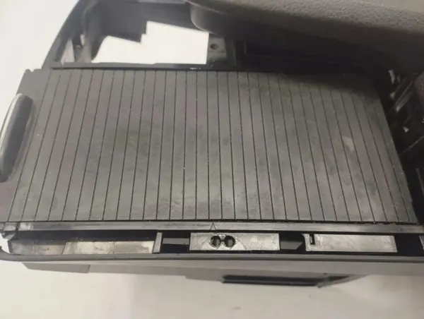 Accoudoir Mercedes-Benz OEM A2046801339 - Occasion image 4