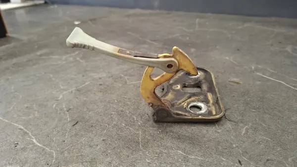 Mercedes W123 konepellin avauskaapeli OEM 1238800160 image 3