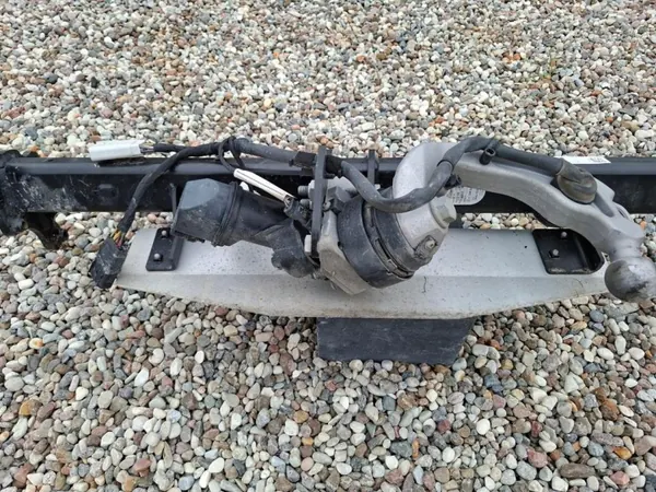 RV4J peräkoukku palkki Ford Kuga MK3 2021- image 3