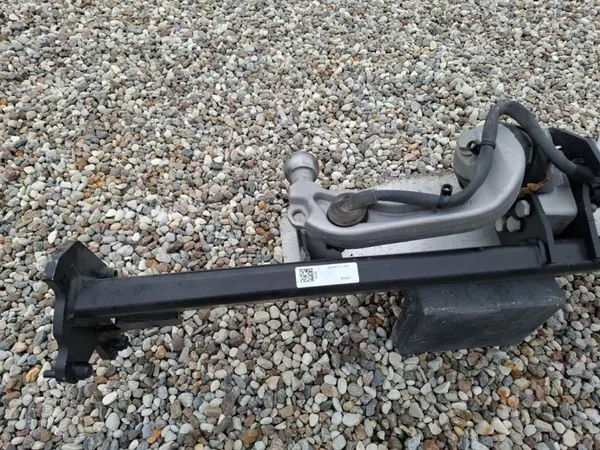 RV4J peräkoukku palkki Ford Kuga MK3 2021- image 5