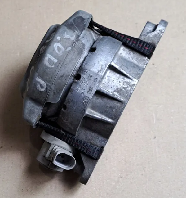 Audi A8 D3 3.0 TDI Rechte Getriebestütze OEM 4E0399151CD image 3