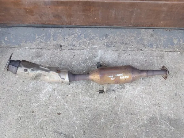 Toyota Auris II 1.8 Hybride Katalysator OEM image 2