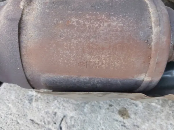 Toyota Auris II 1.8 Hybride Katalysator OEM image 3