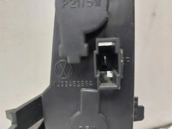 Connecteur lampe arrière VW Golf IV OEM 1J9945258A image 3