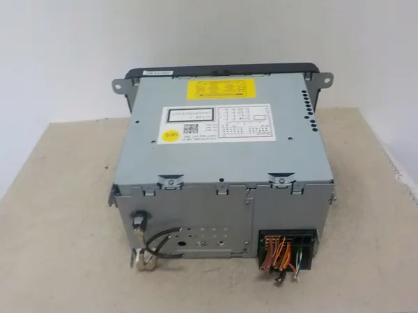 VW Golf VI Jetta tehdasradio OEM 3C8035195H image 3
