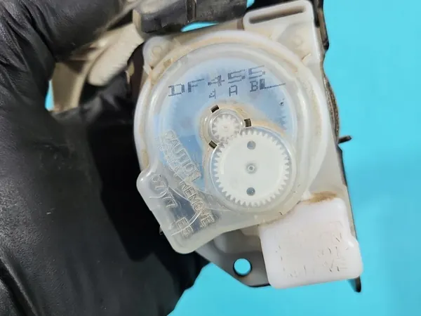 Left Rear Seat Belt - Toyota Land Cruiser 120 J120 image 10