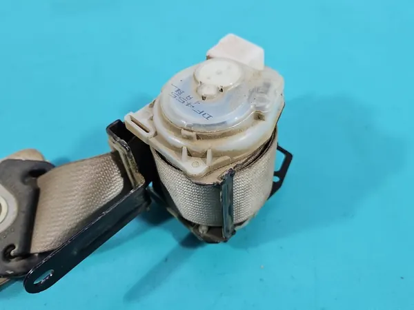 Left Rear Seat Belt - Toyota Land Cruiser 120 J120 image 6