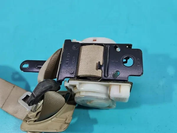 Left Rear Seat Belt - Toyota Land Cruiser 120 J120 image 9