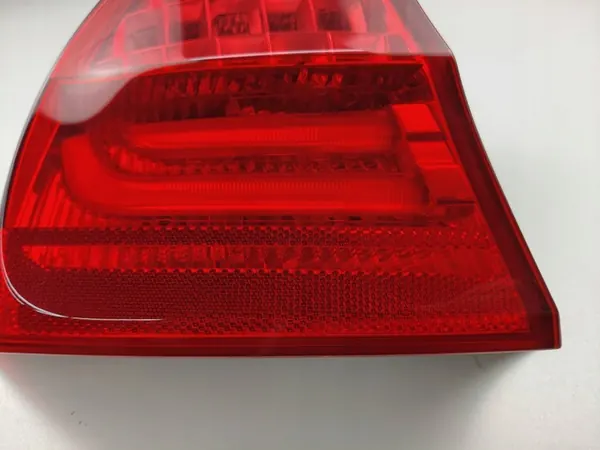 Lámpara LED trasera izquierda BMW E90 image 4