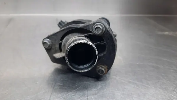 Carcasa de termostato Volvo V70 III 2.5T 07R FWD OEM 30650810 image 6