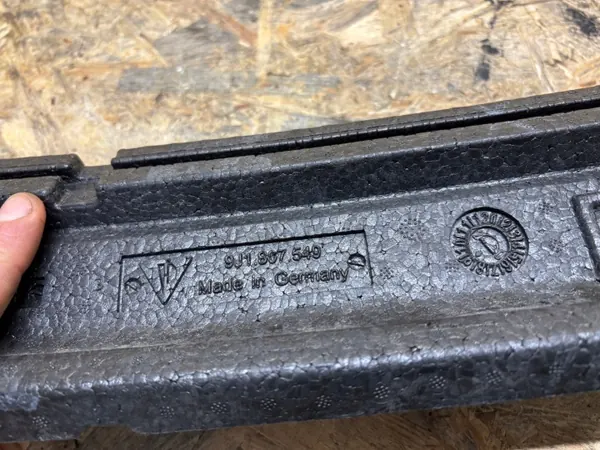 Porsche Taycan Frontstoßstangenabsorber OEM 9J1807549 image 7