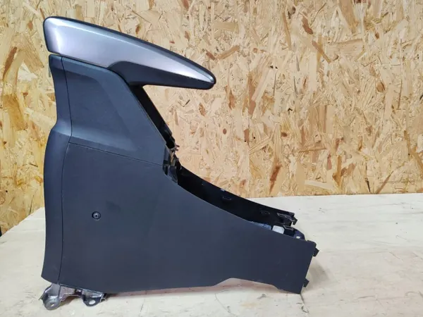 Accoudoir tunnel central Toyota Verso Lift 14-18 OEM image 3