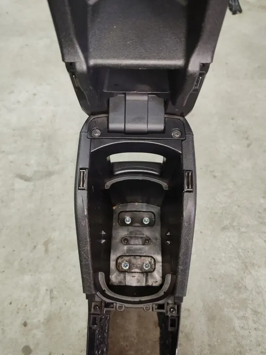 Accoudoir tunnel central Toyota Verso Lift 14-18 OEM image 8