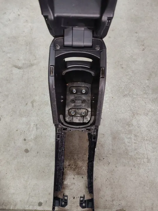 Accoudoir tunnel central Toyota Verso Lift 14-18 OEM image 9