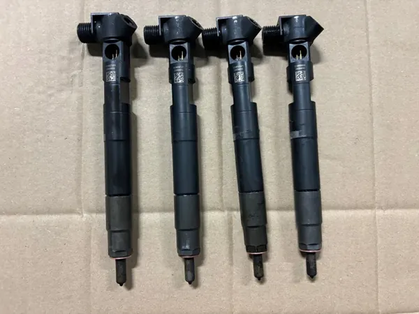 Inyector Mercedes W212 2.2 CDI A6510702387 - Usado image 2