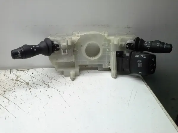 Interruptor Renault Megane OEM AM-349239 - Usado image 2