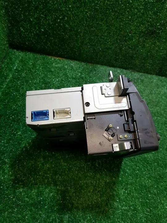 BMW E46 Werksradio 2003 OEM 65526919709 image 2